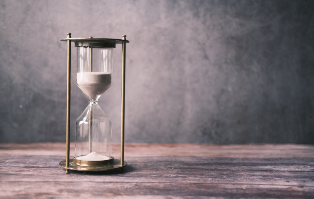 Timeline infographic showing how long it takes to make money with affiliate marketing from setup to first commission and consistent monthly income